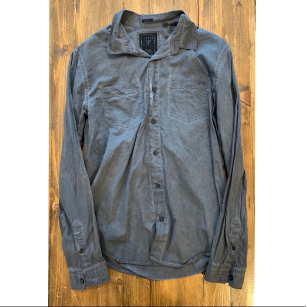 Men’s Guess shirt